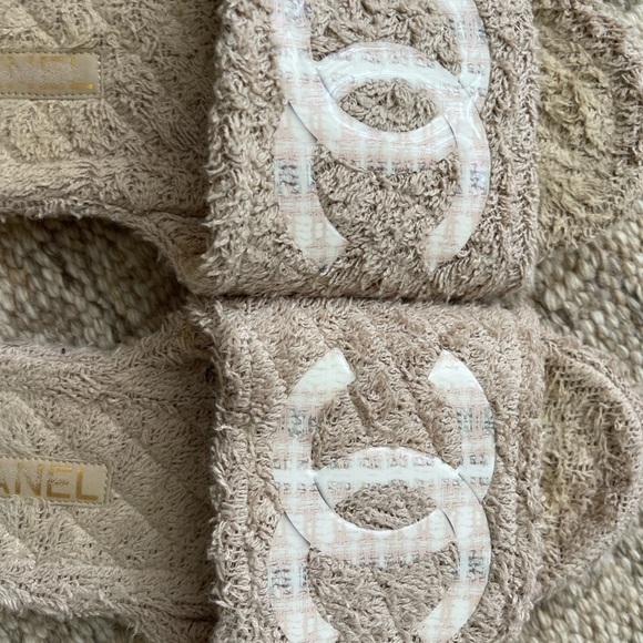 Chanel fluffy logo slides sz 38 - Picture 2 of 7